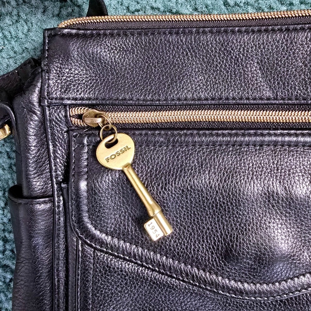 Fossil Black Pebbled Leather Crossbody Bag Messenger Multi Pocket Brass Key - Picture 4 of 8
